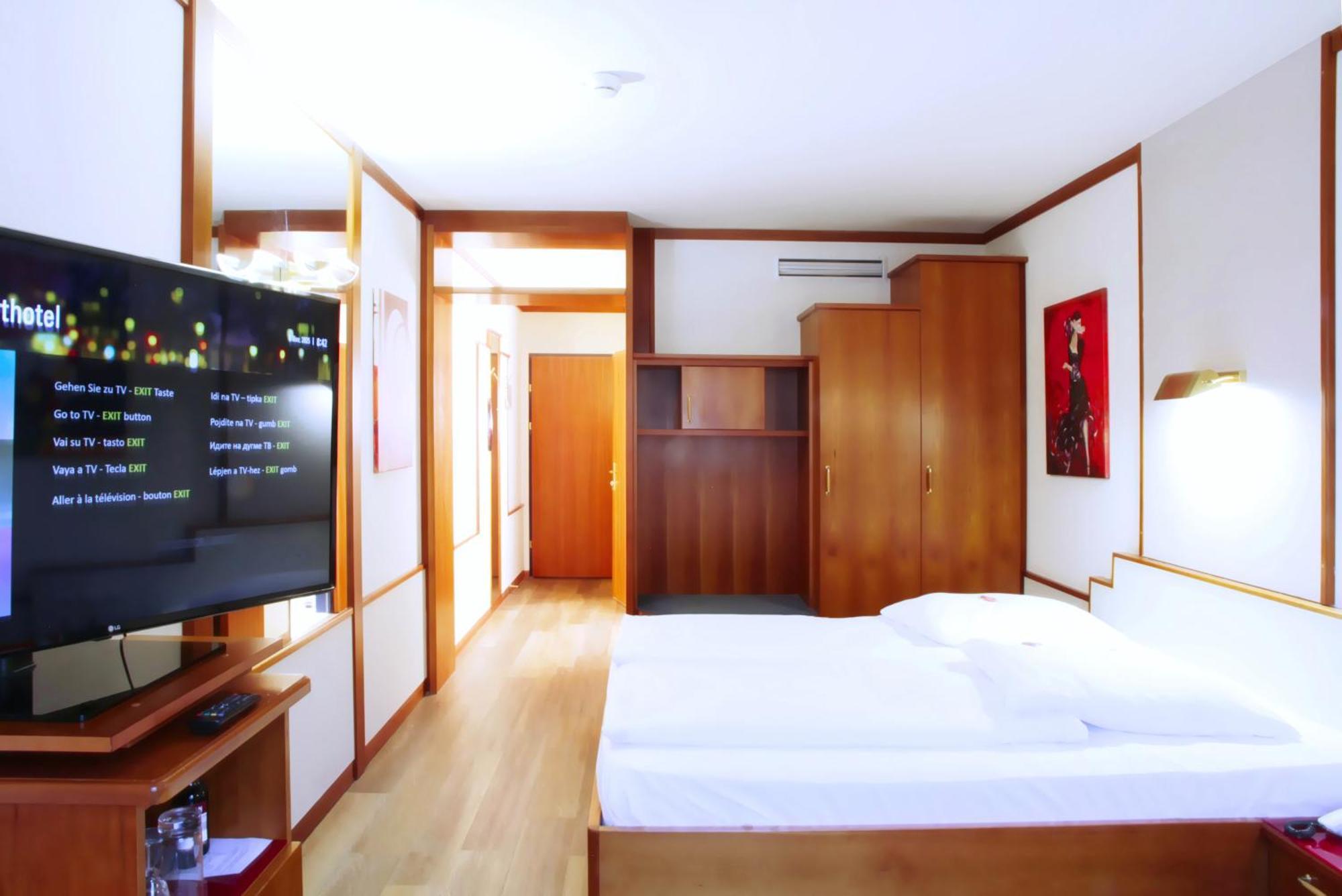 Queen Room Sofa Bed